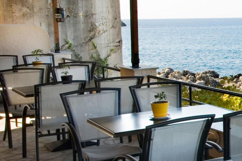 Anniska Hotel Kardhamili Bagian luar foto