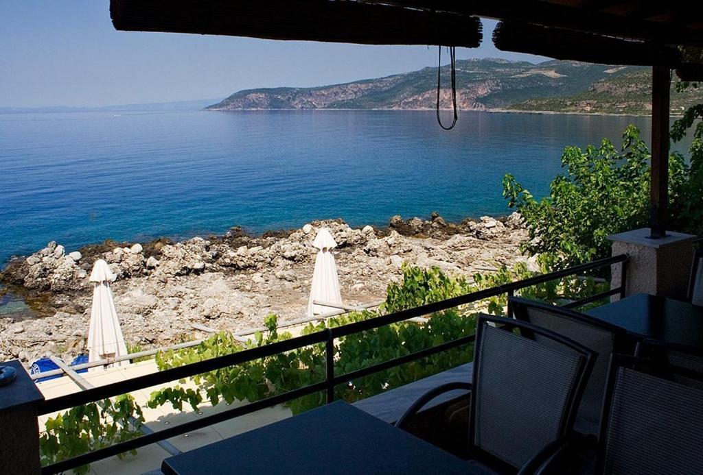 Anniska Hotel Kardhamili Bagian luar foto