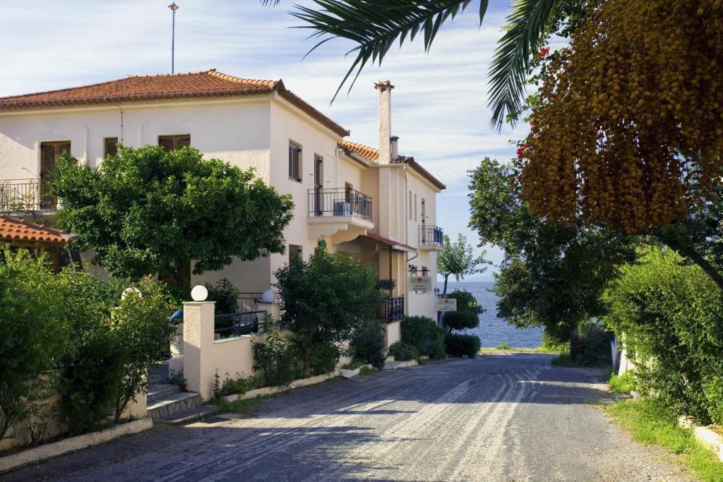 Anniska Hotel Kardhamili Bagian luar foto